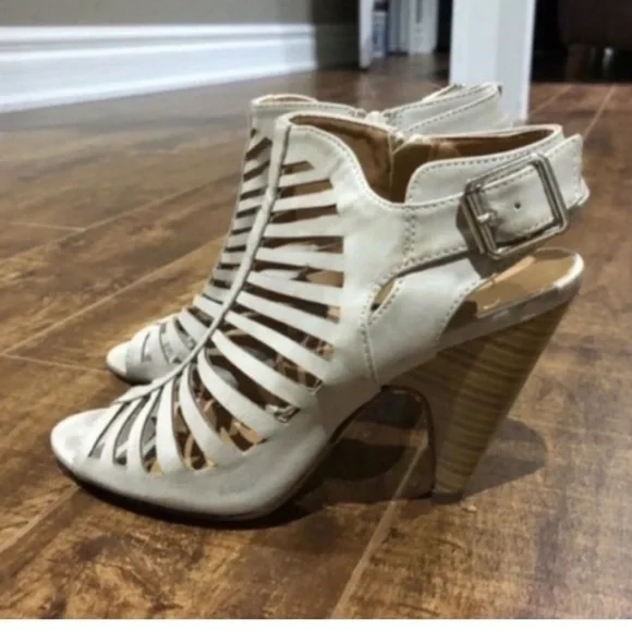 Heels 🌼 - Picture 2 of 2